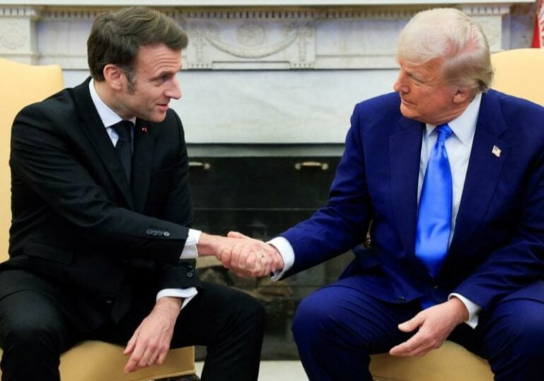 "Je suis ici en ami", a assuré le chef de l'État à son homologue américain Donald Trump lors du déjeuner à la Maison blanche ce lundi 24 février 2025.