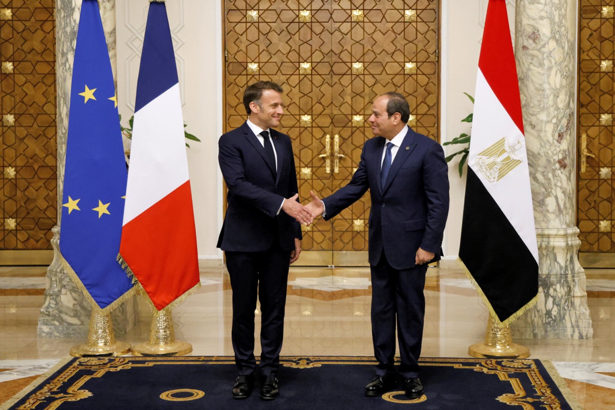 Poignée de main entre le président de la République Emmanuel Macron et le président Egyptien Abdel Fattah el-Sisi