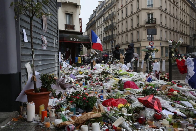 Paris (Xe), rue Alibert, le 24 novembre 2015. Le Petit Cambodge et le Carillon avaient notamment &eacute;t&eacute; cibl&eacute;s par les terroristes du 13 Novembre.