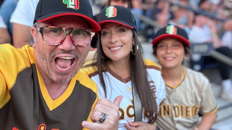 Franck Pedretti, en famille, au Petco Stadium de San Diego
