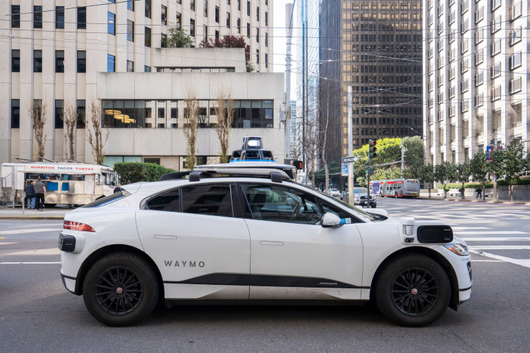 V&eacute;hicule autonome Waymo