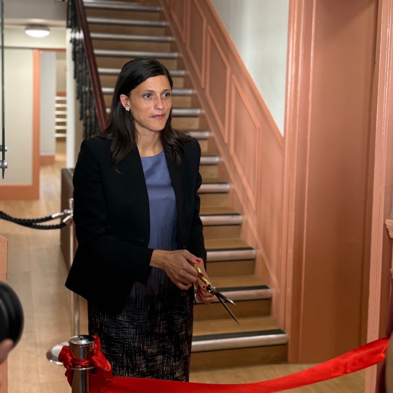 &Eacute;l&eacute;onore Caroit inaugure officiellement le Centre Moli&egrave;re de l&rsquo;Institut fran&ccedil;ais de Londres lors de son d&eacute;placement des 25 et 26 juin.