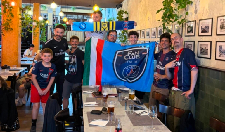 PSG FAN CLUB &agrave; Milan, ensemble pour la finale et la victoirelambiance lors de la finale remport&eacute;e de Champions league