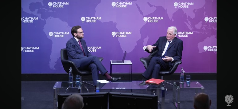 Michel Barnier répond à une question lors de l’échange. © Chatham House