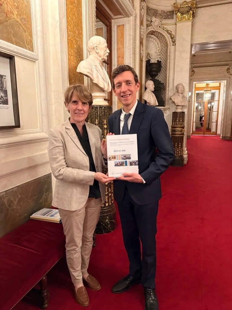 Samantha Cazebonne remet son rapport sur l'avenir de l'AEFE à Édouard Geffray ministre de l'Éducation nationale