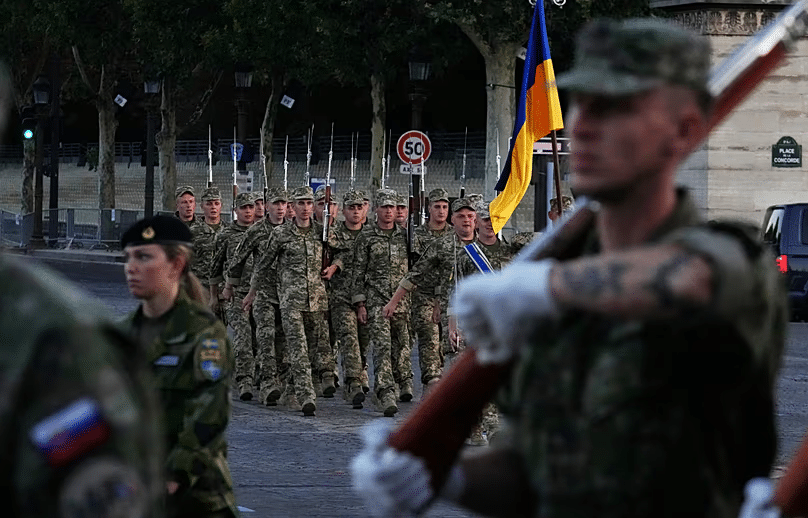 Soldats ukrainiens lors du d&eacute;fil&eacute; du 14 juillet 2026 &agrave; Paris &copy;AFP