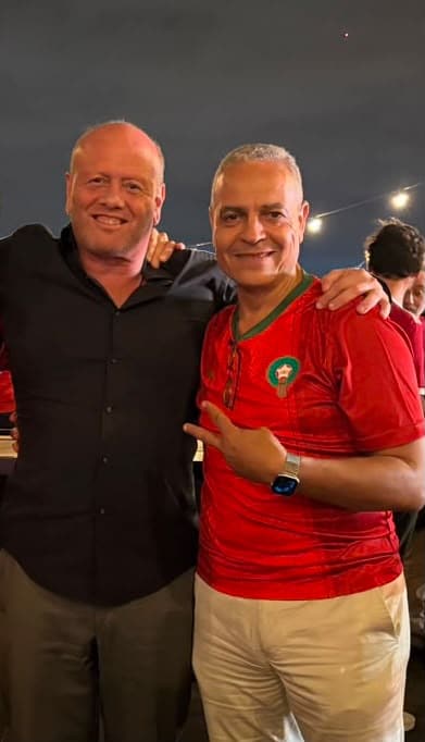 Christophe Harivel DG de Hole In 1 Event avec un supporter marocain