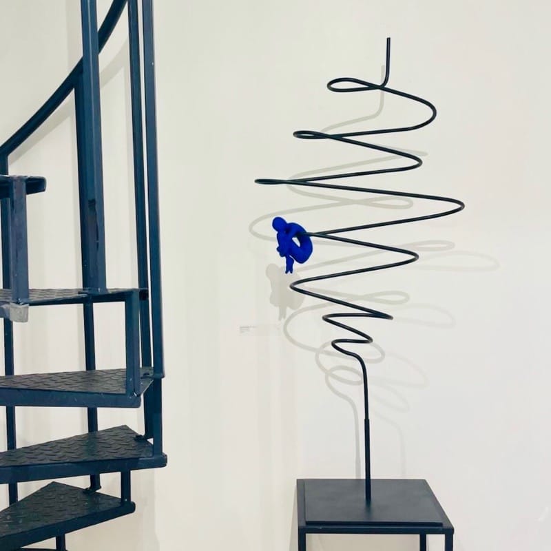 Concentration, oeuvre en acier et r&eacute;sine