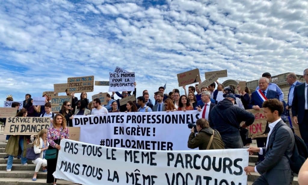 Les diplomates du Quai d'Orsay en grève contre la suppression du corps diplomatique ce jeudi 2 juin 2022.