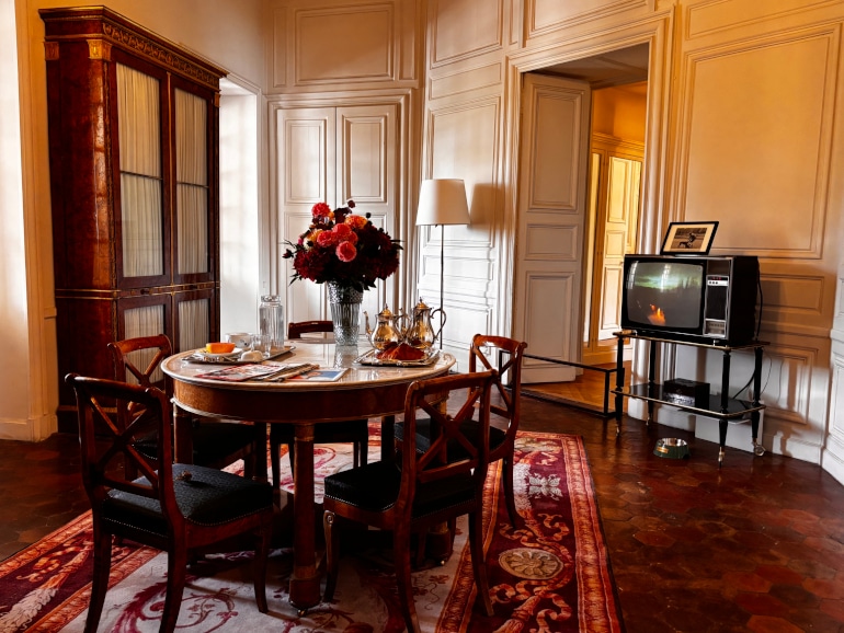 La salle &agrave; manger de l'appartement pr&eacute;sidentiel de Val&eacute;ry Giscard d'Estaing