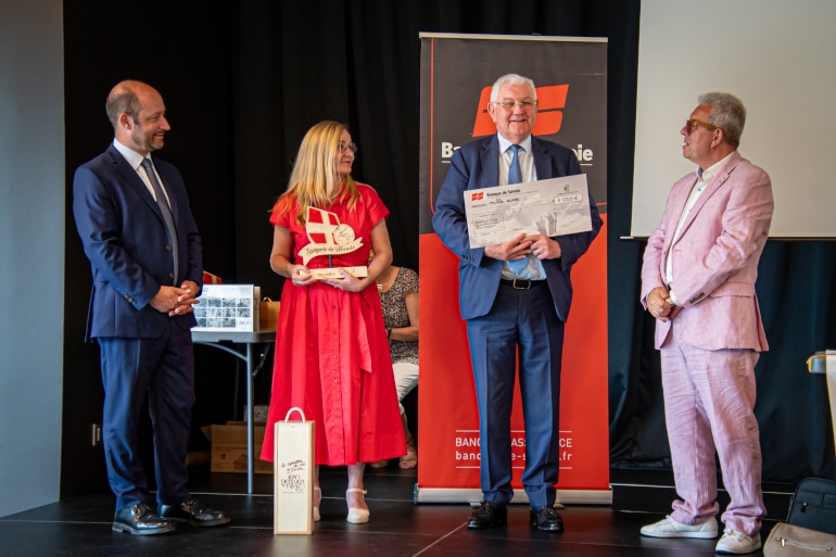Christine Fantin recevant le Grand Prix des Savoyards du Monde 2026