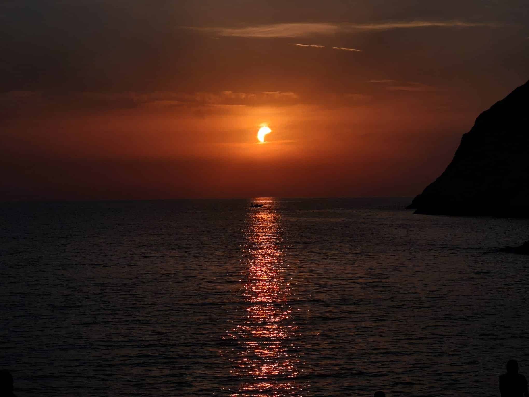 Croissant de Soleil au-dessus de la Méditerranée depuis la Corse, éclipse du 12 août 2026