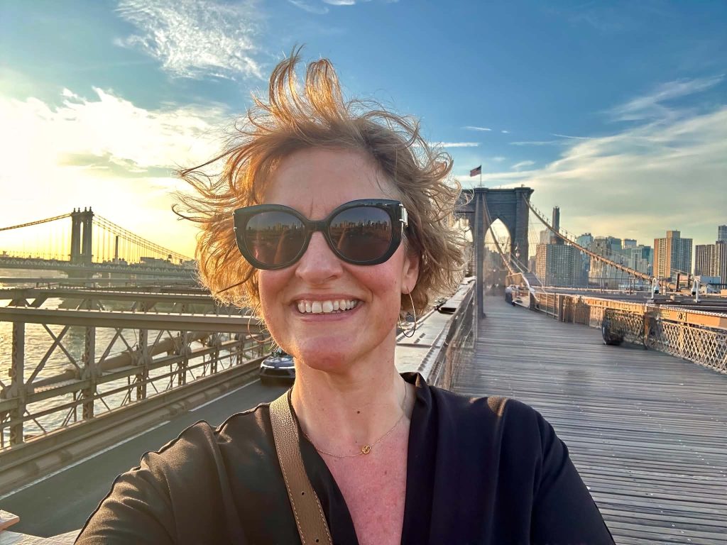 Delphine sur le Brooklyn Bridge