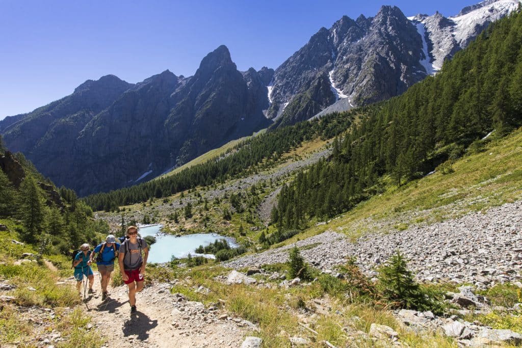 Randonn&eacute;e au c&oelig;ur d'un massif
