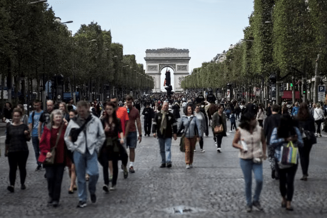 Les Champs-Élysées à Paris