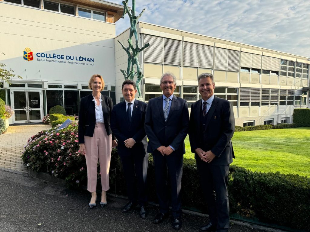 Collège du Léman International School avec Emmanuel Coigny, proviseur du Secondaire et Michel Monsauret, secrétaire général de l’ANEFE. 