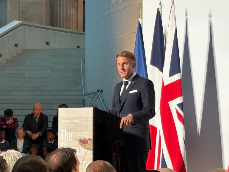 Emmanuel Macron lors de son discours à l’occasion de l’inauguration de l’exposition de la tapisserie de Bayeux au British Museum