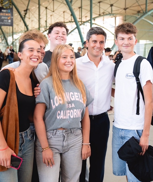 Gabriel Attal lors d'un déplacement de campagne