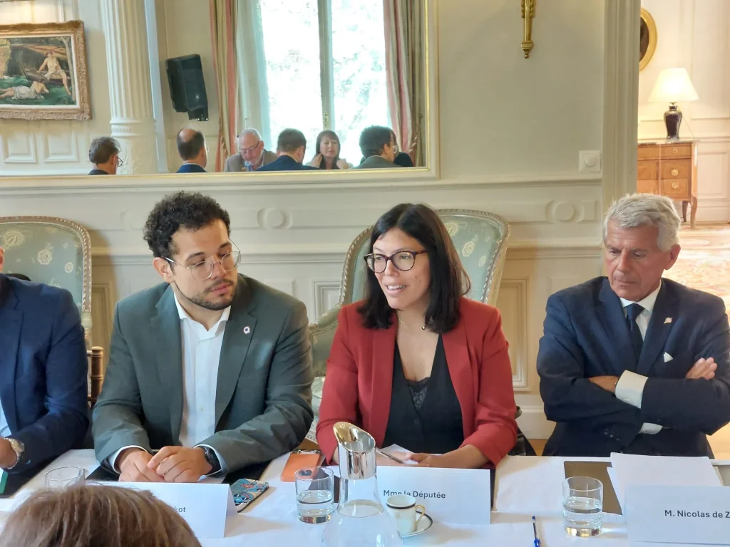 Marie-Ange Rousselot dans une réunion dans un ministère en 2024