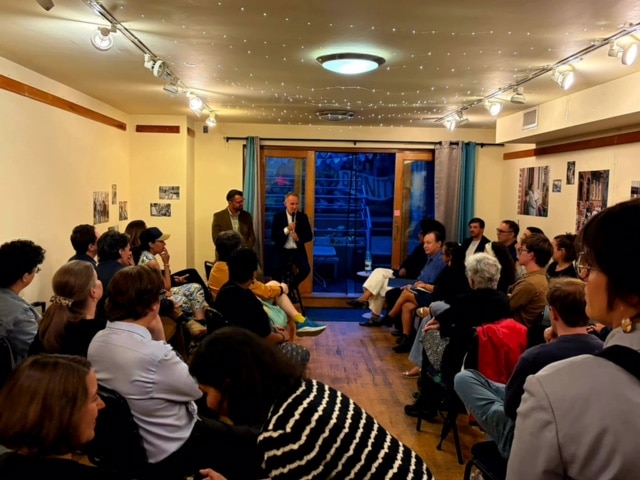 Rencontre d'Emmanuel Gr&eacute;goire avec des Fran&ccedil;aises et Fran&ccedil;ais de New York
