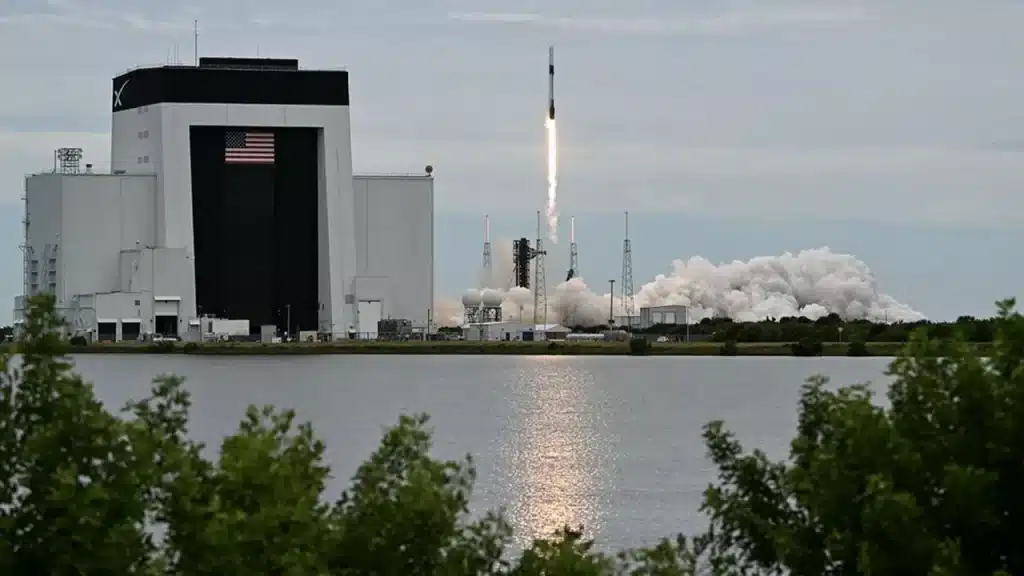 es lanceurs Falcon 9 de SpaceX ne sont plus commercialis&eacute;s et le plan de r&eacute;servation affiche complet