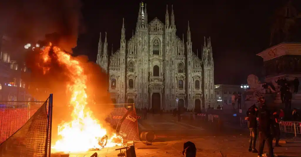 Scène de guérilla devant la cathédrale de Milan ce 17 octobre 2026