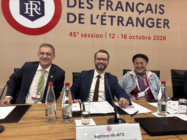 De gauche à droite, Christophe Lejeune, VP de l'AFE, Baptiste Heintz, président de l'AFE et Radya Rahal, VP de l'AEFE