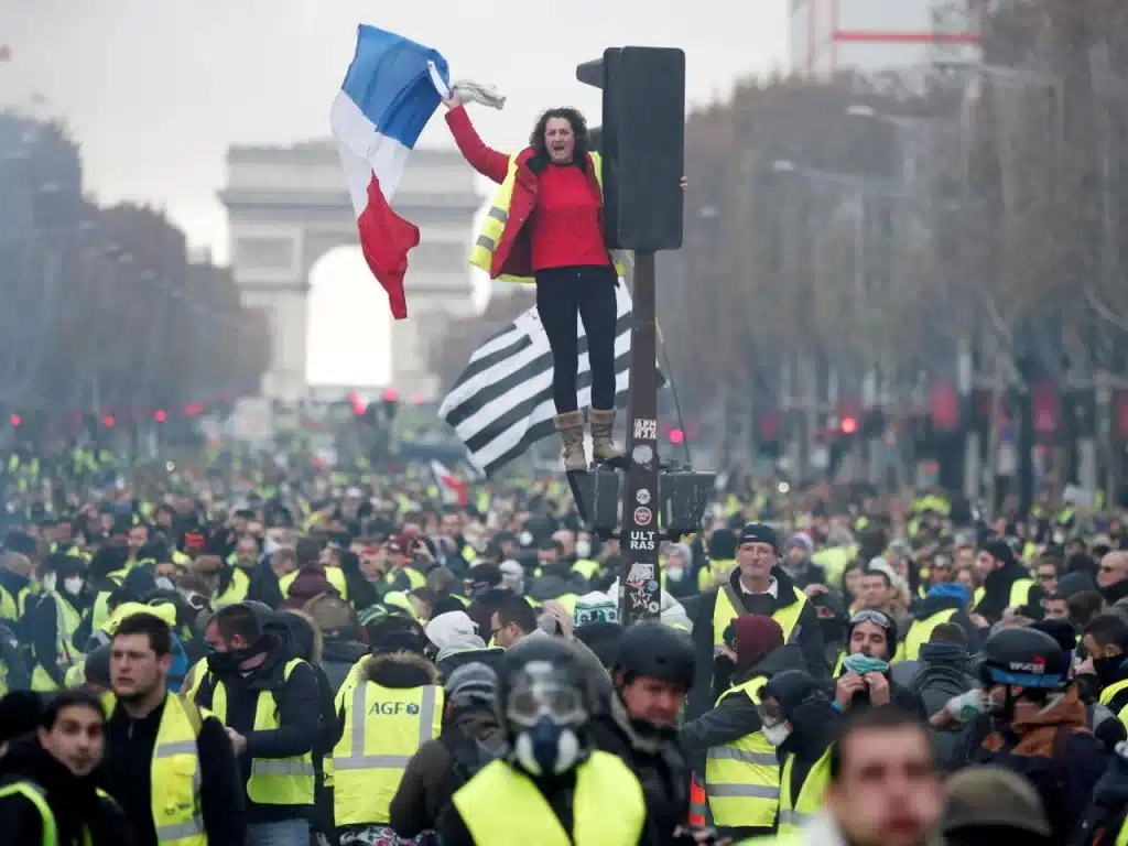 Manifestation populaire à Paris lors du mouvement des Gilets jaunes à l'automne 2018