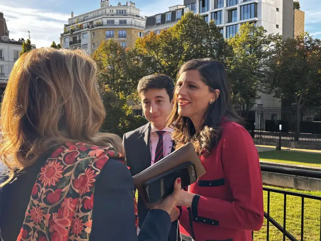 El&eacute;onore Caroit, ministre des Fran&ccedil;ais de l'&eacute;tranger &agrave; son arriv&eacute;e &agrave; l'AFE ce 12 octobre 2026