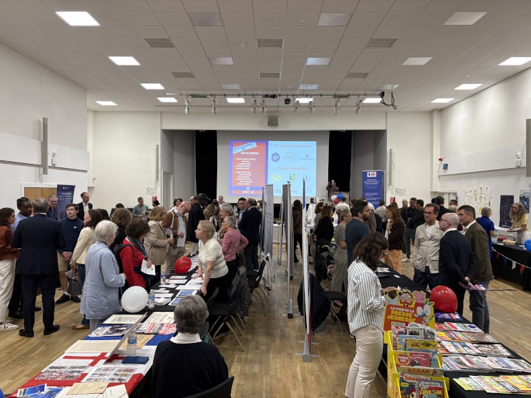 Vue g&eacute;n&eacute;rale du Salon des Associations fran&ccedil;aises &agrave; Londres