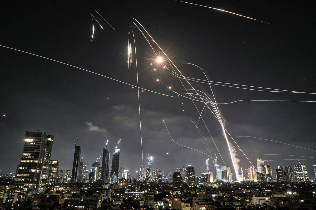 Ciel d'Israel alors que le dôme de fer intercepe la majorité des missiles iraniens ©AFP