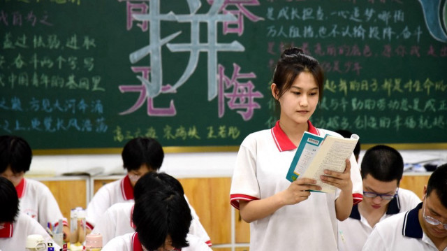 Crédit Photo : STR / AFP
Le ministère de l'Éducation a annoncé un renforcement de l’enseignement de l’IA dans les écoles, visant à favoriser la collaboration entre l’industrie, l’université et la recherche.