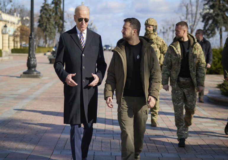 Visite surprise à Kiev de Joe Biden pour marquer les un an de l’invasion russe