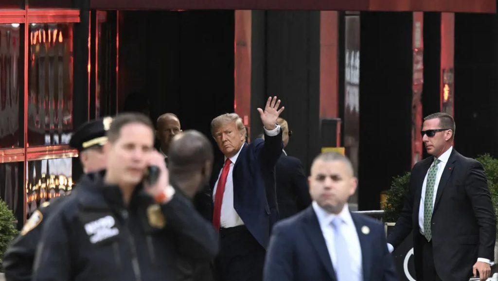 Trump à New York pour une comparution historique