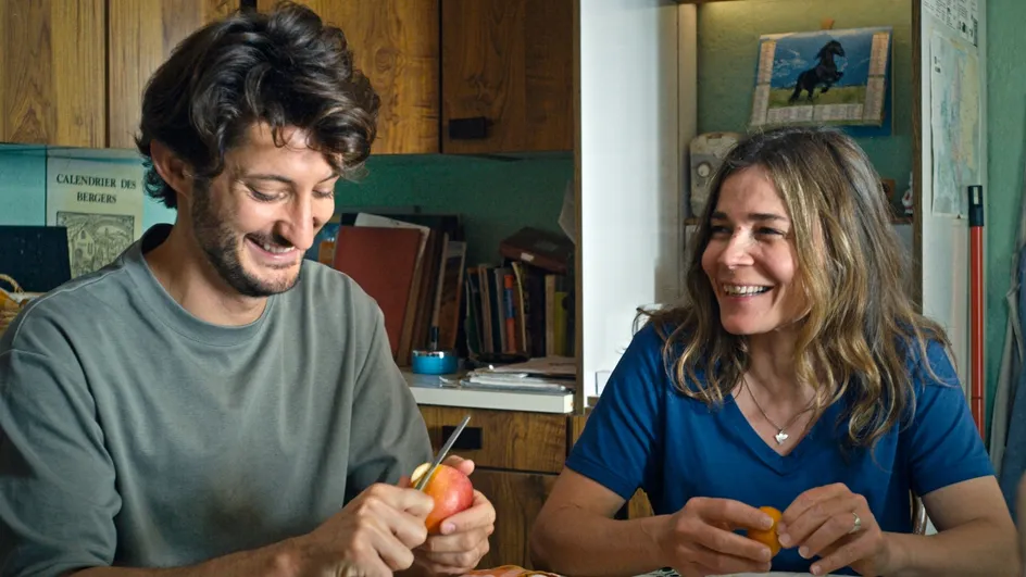 « S’il vous manquait encore une preuve que les cinéastes sont complètement dingues, en voici une. » Les quelques mots de Blanche Gardin, à quelques minutes de la projection à Cannes, ce lundi 22 mai,  du dernier film de Michel Gondry, annoncent la couleur. Le livre des solutions, autoportrait génial d’un réalisateur ultra créatif et indomptable, se permet toutes les excentricités. Ce mélange d&rsquo;ingéniosité, d&rsquo;artisanat et de folie créatrice amène un souffle humoristique réjouissant dans la sélection de la Quinzaine des cinéastes
