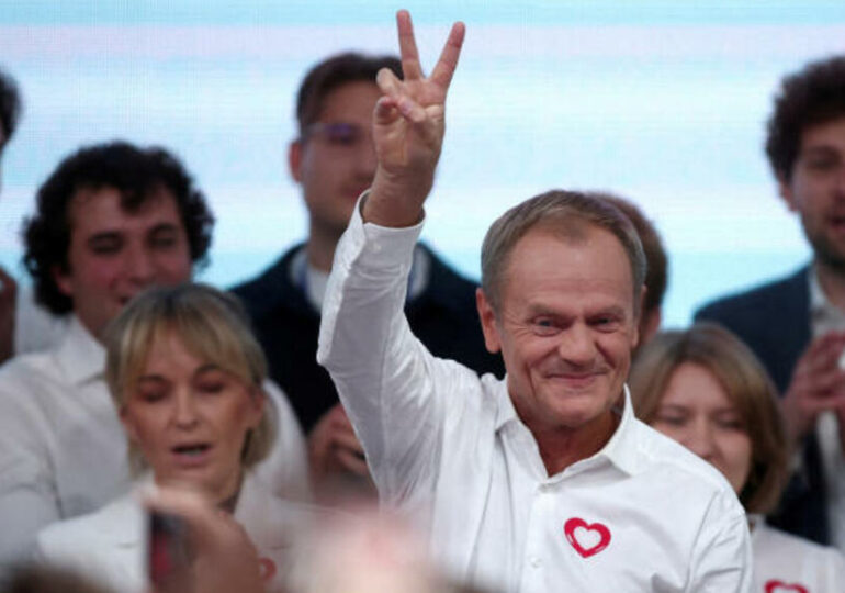 Les Polonais plébiscitent l’arrivée au pouvoir de Donald Tusk