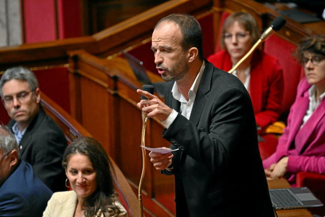 "Vous êtes en CDD, vous tomberez", a lancé le député LFI, Manuel Bompard, à la tribune de l'Assemblée nationale, à l'adresse de François Bayrou alors que la motion de censure était rejetée ce 16 janvier 2025.