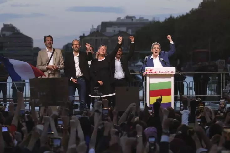 Le Nouveau Front populaire (NFP) est arrivé en tête du second tour des élections législatives (187 à 198 sièges), devant Ensemble (161 à 169) et le Rassemblement national (RN) (135 à 143), selon les estimations de l'institut de sondage Ifop.