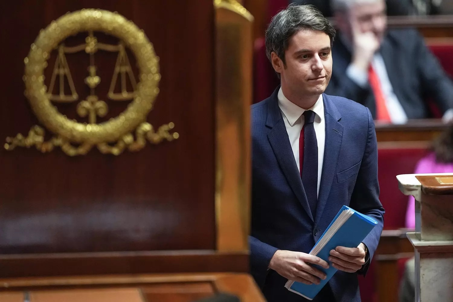 « Nous ne sommes pas condamnés à subir, mais déterminés à agir… Déterminés à prendre notre destin en main », « parce que nous sommes la France et que rien ne résiste au peuple français » – Gabriel Attal concluant son discours de politique générale ce 30 janvier 2024.