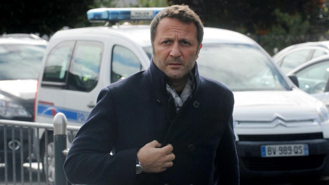 « On est en France, on est en 2023, j&rsquo;habite Paris, et j&rsquo;ai des agents qui protègent ma famille et moi-même parce que je suis juif. C&rsquo;est lunaire non? C&rsquo;est complètement lunaire. On marche sur la tête. Comment j&rsquo;explique ça à mes enfants ? » – Arthur annonçant qu&rsquo;il doit être mis sous protection policière suite à des menaces liées au conflit israélo-palestinien.