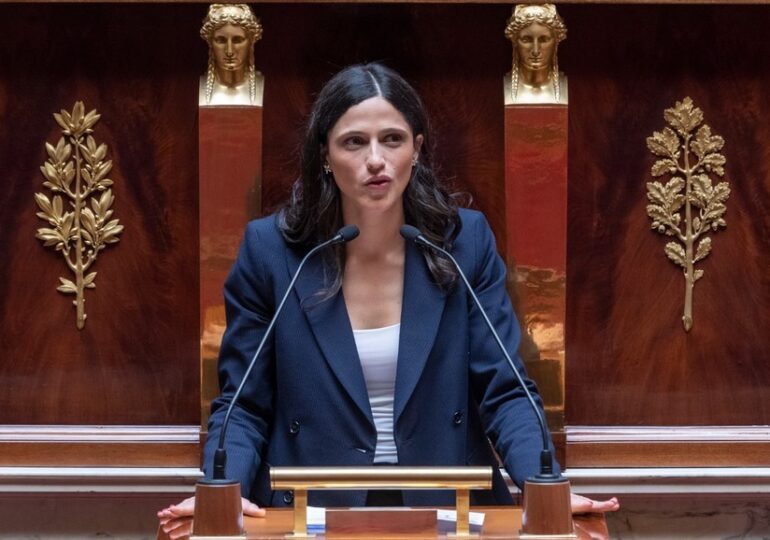 Eléonore Caroit à la tribune de l'Assemblée nationale