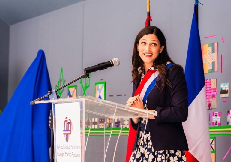 Eleonore Caroit députée des Français d'Amérique Latine et Caraïbes à Lima au Lycée Français