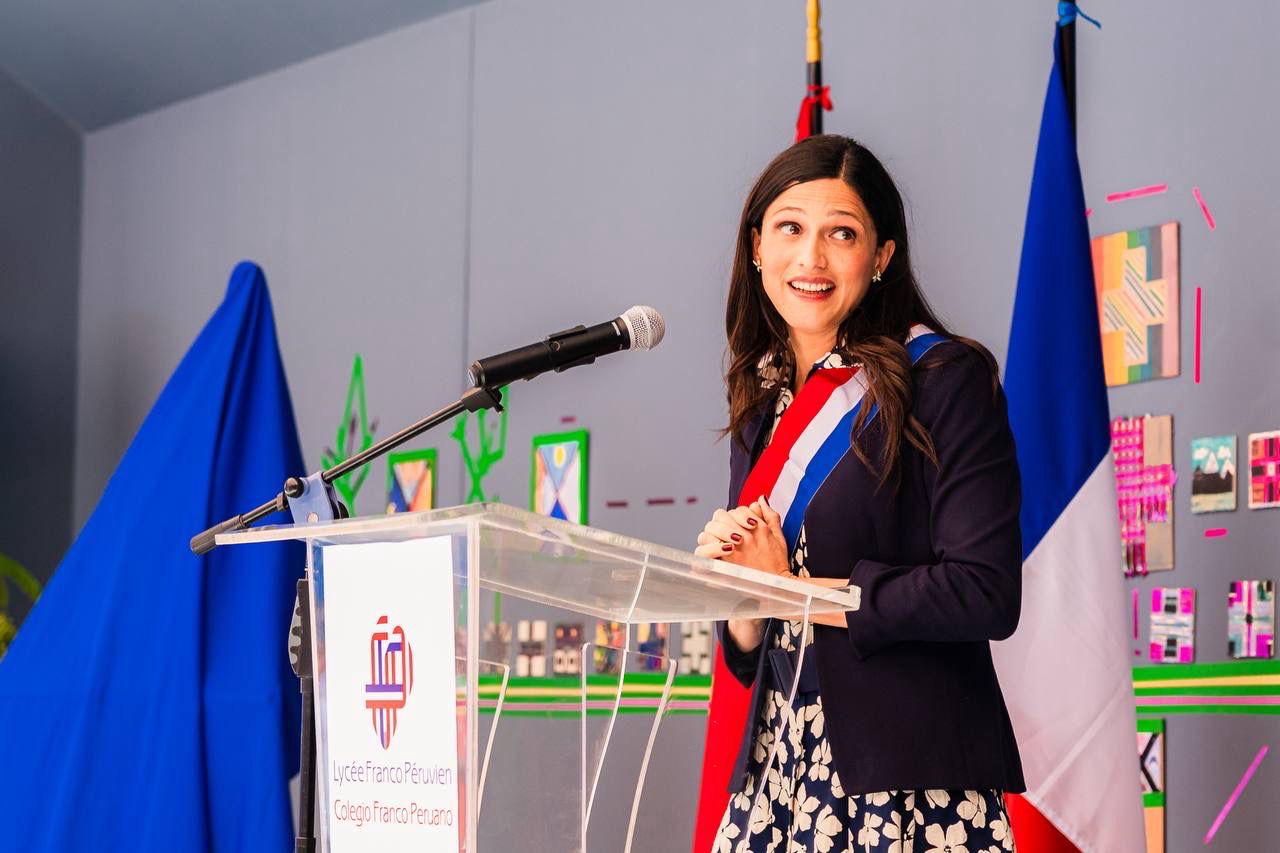 Éléonore Caroit, députée des Français d'Amérique Latine et Caraïbes à Lima au Lycée Français
