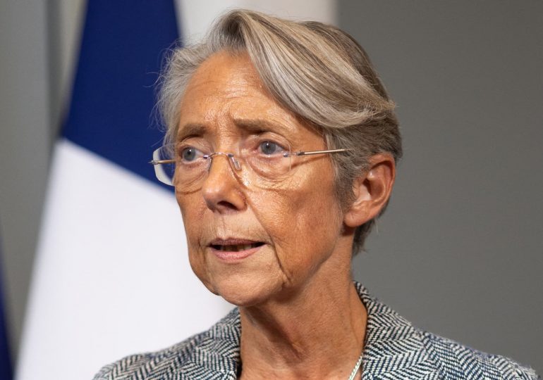 "Ça n'est pas la bonne méthode [d'utiliser le 49.3] et on va continuer à chercher des majorités ", a affirmé Elisabeth Borne dans l'émission Dimanche en politique sur France 3 en évoquant la future loi sur l'immigration.