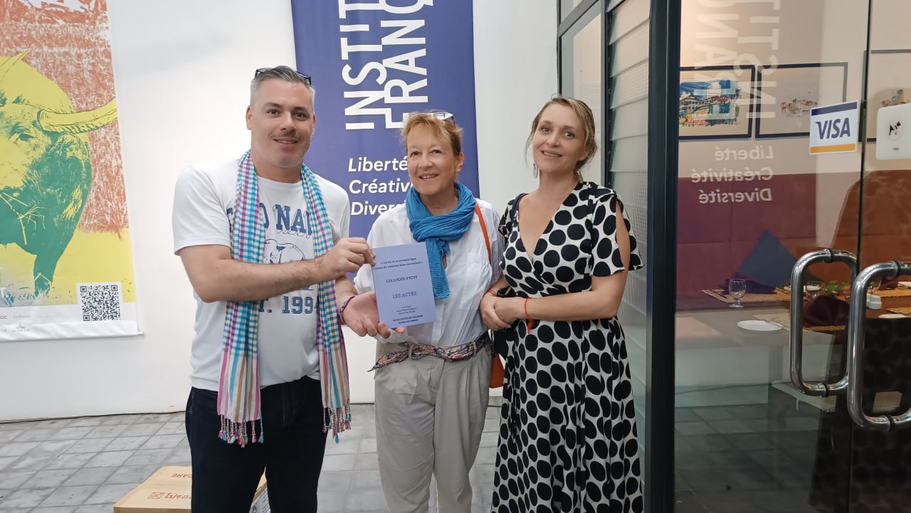 Florian Bohême avec Michèle Vitrac-Pouzoulet, Présidente de l'Association ECF et Mona Hard, trèsorière de l'Association d'Entraide des Français du Cambodge (AEFC)