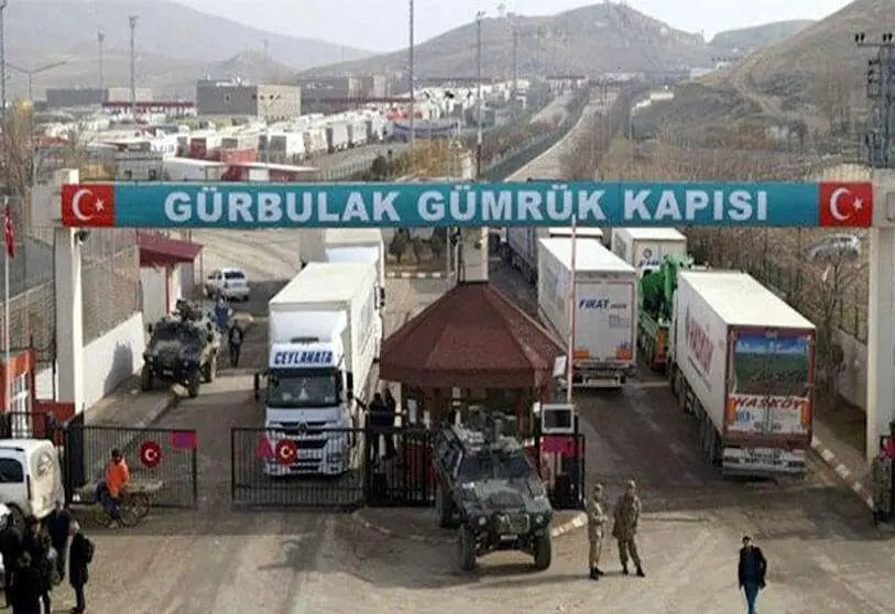 Frontière terrestre à Bazargan (Gurbulak en turc) entre l'Iran et la Turquie