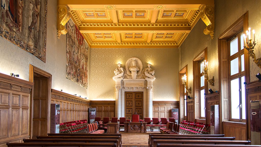 La Cour des comptes appelle l’État à « mieux maîtriser » les dépenses de conseil
