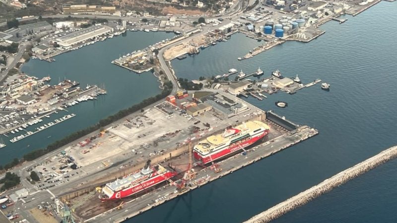 Vue aérienne sur le port de Marseille avec deux ferrys Corsica Linea le 29 novembre 2023. ©Getty Images/Francois LOCHON_Gamma-Rapho