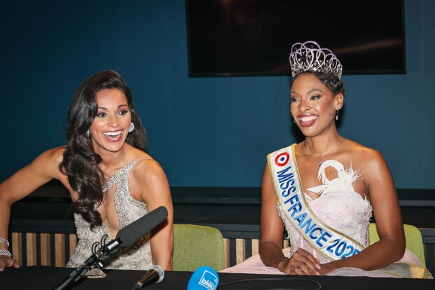 Élection de Miss France 2025 au Futuroscope Angélique Angarni-Filopon, la candidate originaire de Martinique, âgée de 34 ans, a été élue Miss France 2025 Ici aux côtés de la présidente Cindy Fabre. @LP / Fred Dugit