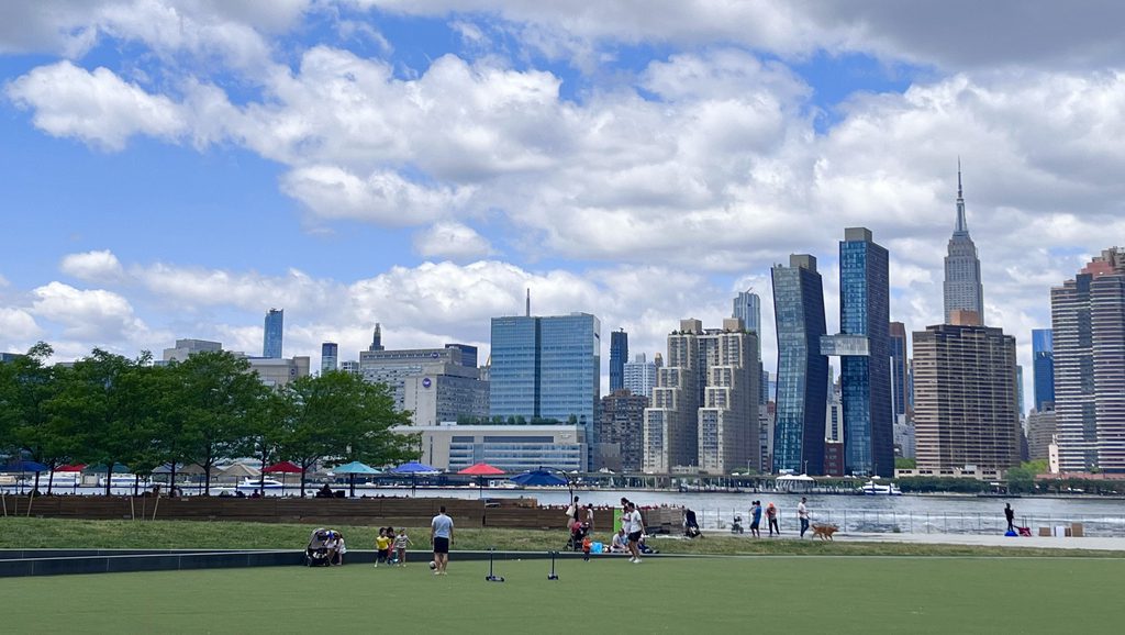 14 juillet 2023 : Lili Roquelin en concert gratuit au cœur d’un parc new-yorkais